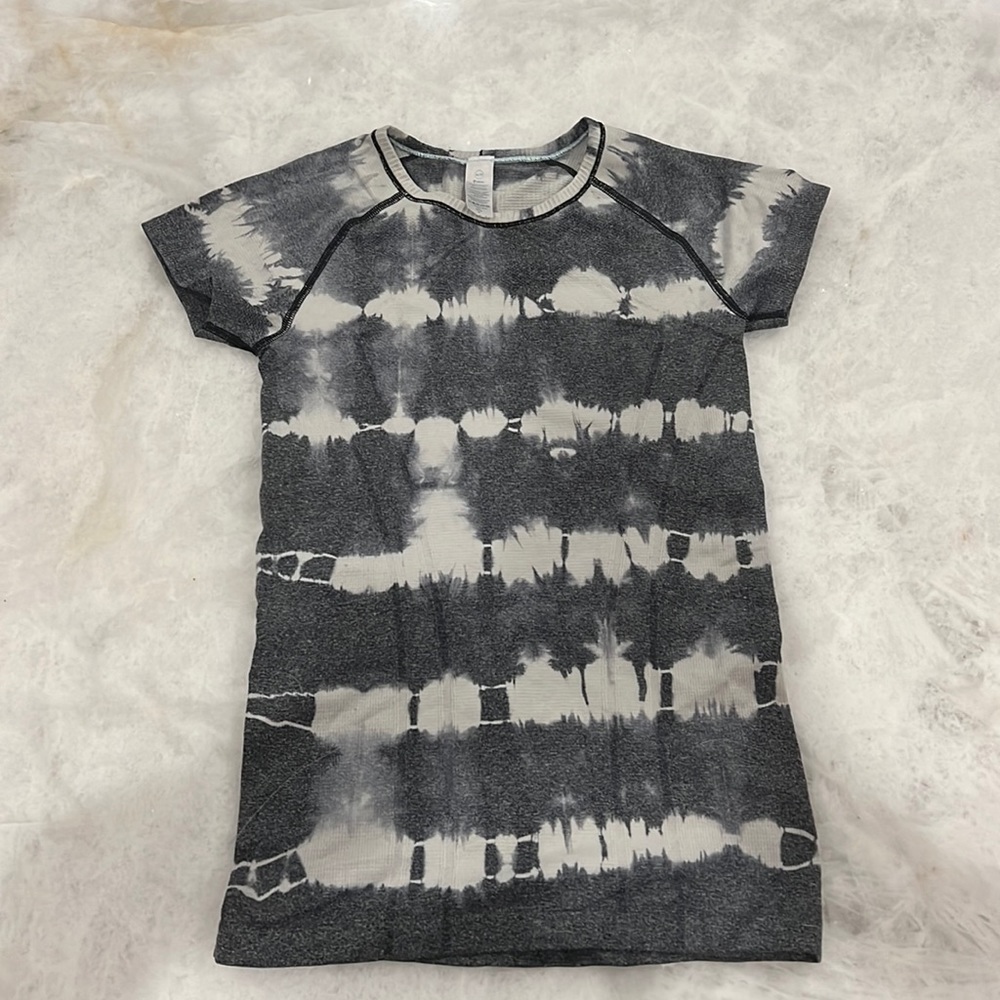Ivviva Size M T-Shirt